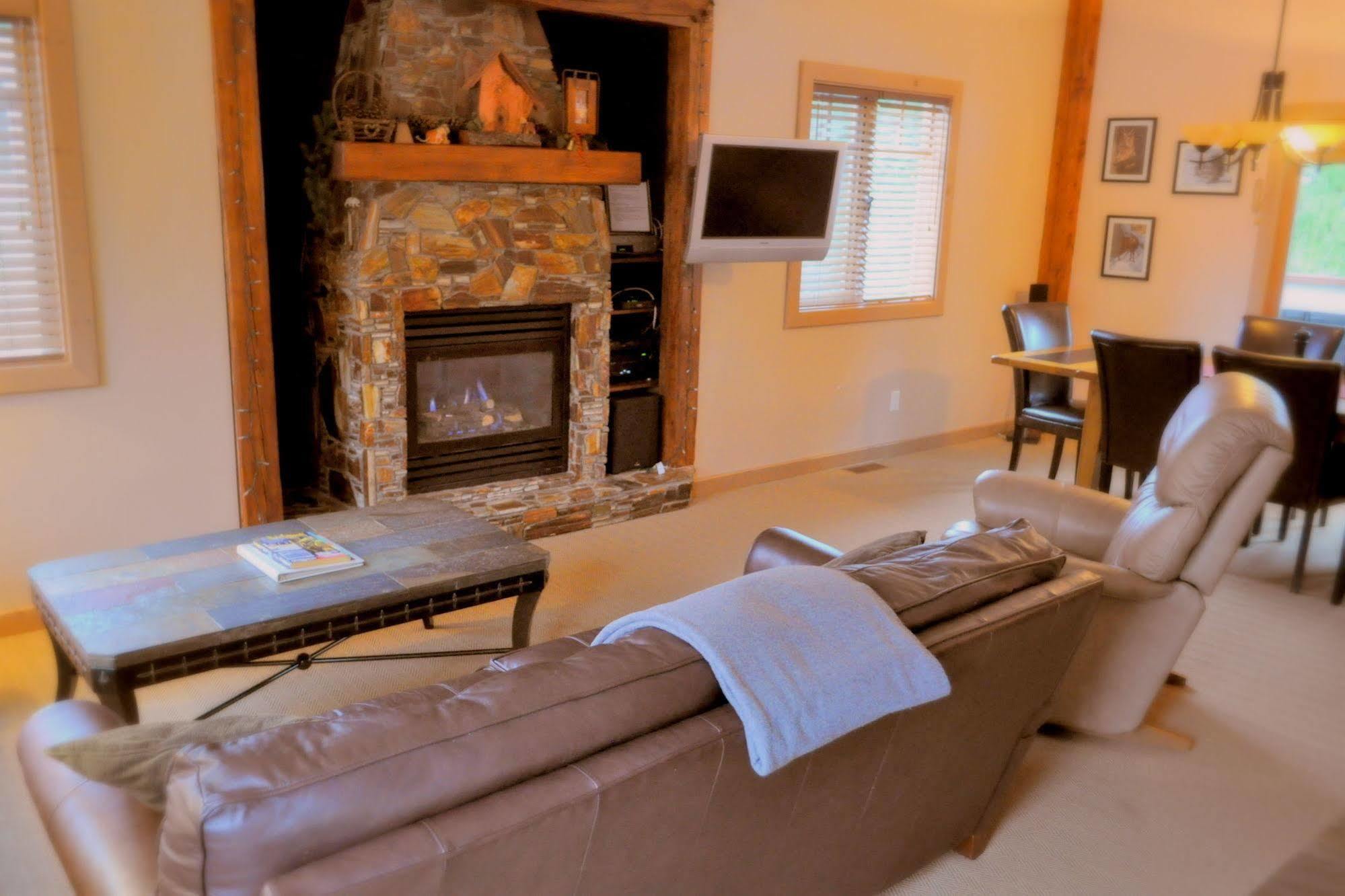 Red Mountain Village Condos Rossland Esterno foto